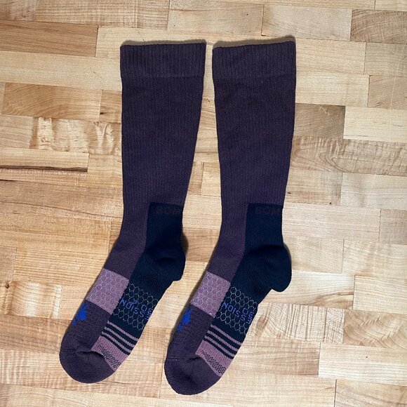 New Men's Medium 6-9 Bombas Long Compression Socks 20-30 mmHg Cushioned Purple - Picture 2 of 3